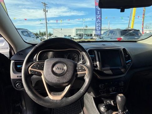 Used 2015 Jeep Cherokee Latitude w/ Cold Weather Group image 19