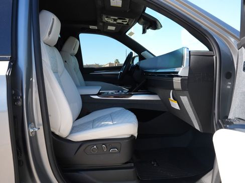 New 2026 Cadillac Escalade Platinum Sport w/ LPO, ONYX Package image 28