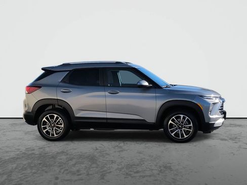 Used 2025 Chevrolet TrailBlazer LT FWD image 9