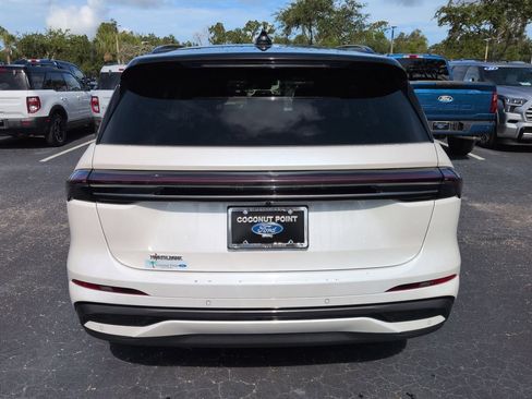 Used 2025 Lincoln Nautilus Reserve w/ Jet Appearance Package AWD/4WD image 5