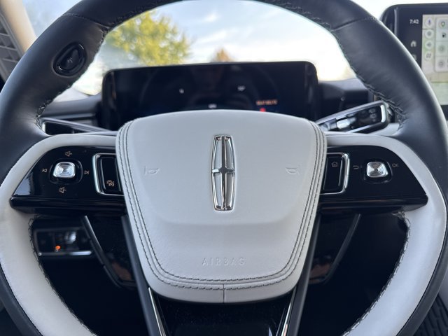 Used 2026 Lincoln Aviator AWD image 25