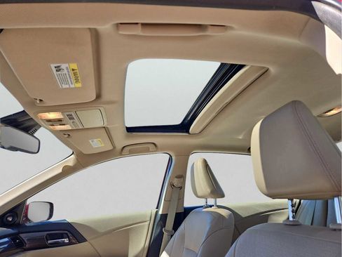 Used 2017 Honda Accord Touring image 16