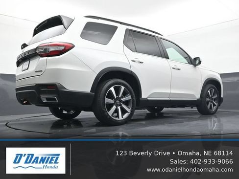 Used 2023 Honda Pilot Touring image 12