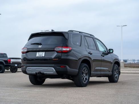 New 2025 Honda Pilot TrailSport image 7