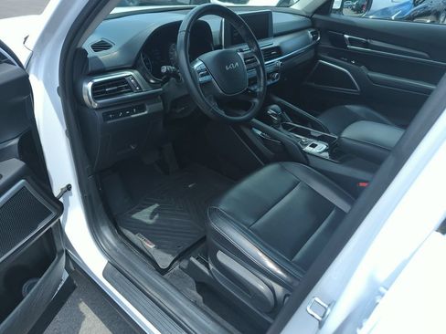 Used 2022 Kia Telluride LX FWD image 11