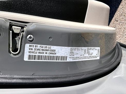 Used 2022 Chrysler Pacifica Touring-L image 36