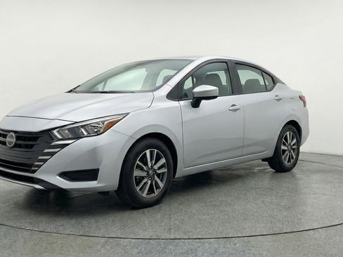 Used 2025 Nissan Versa SV image 3