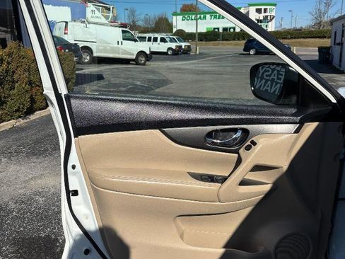 Used 2016 Nissan Rogue S w/ Appearance Package image 17