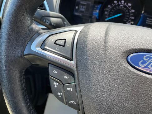 Used 2023 Ford Edge Titanium AWD/4WD image 18