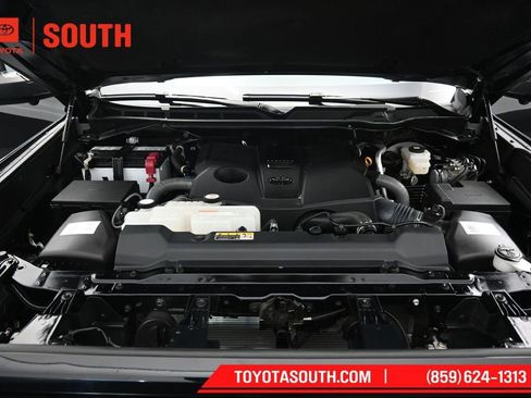 Used 2024 Toyota Tundra Limited AWD/4WD image 39