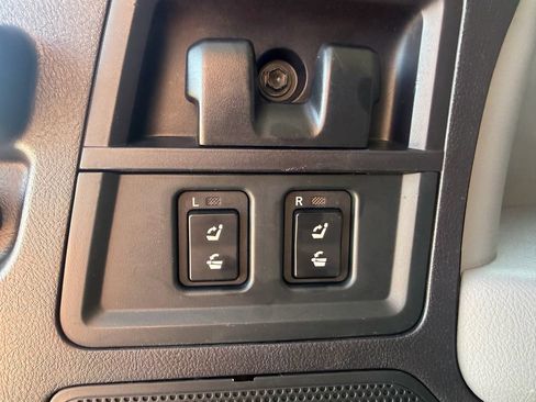 Used 2018 Toyota Sequoia Platinum AWD/4WD image 22