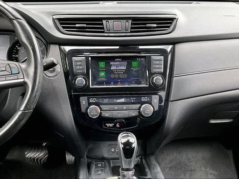 Used 2019 Nissan Rogue SV w/ Premium Package AWD/4WD image 6