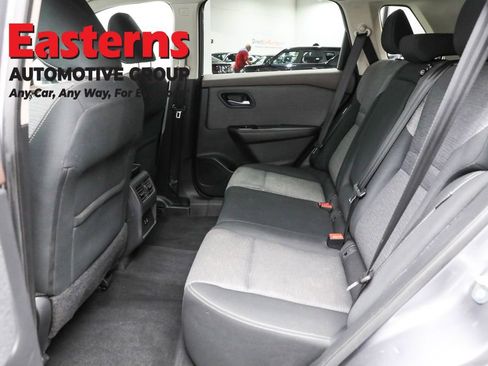 Used 2022 Nissan Rogue SV image 22