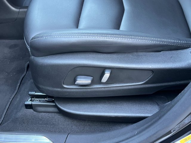 Certified 2024 Cadillac XT5 Luxury w/ LPO, Floor Liner Package AWD/4WD image 31