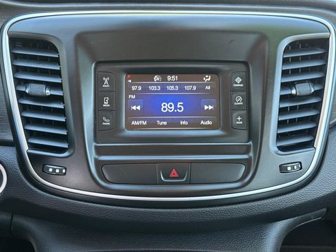 Used 2016 Chrysler 200 Limited FWD image 10