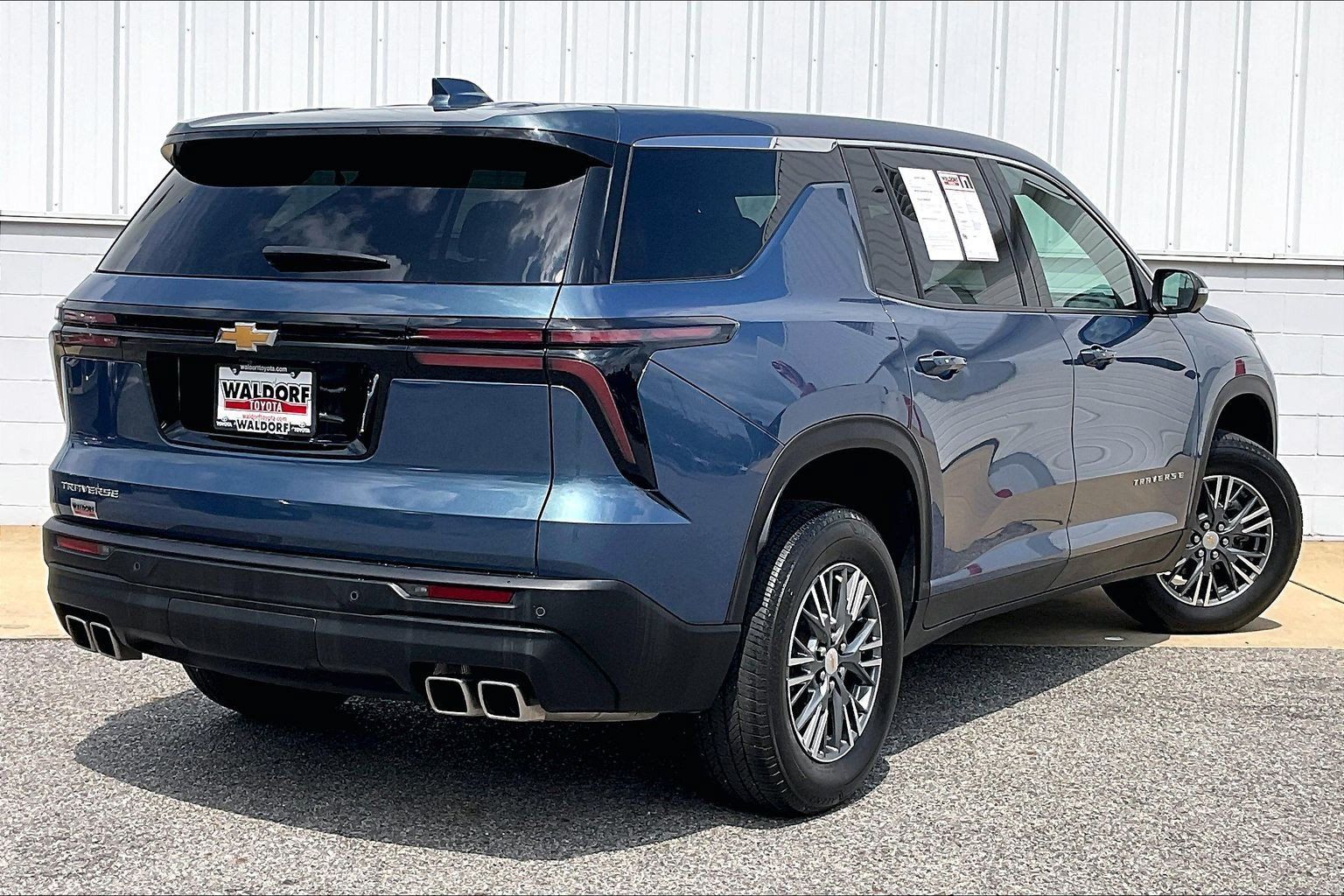Used 2024 Chevrolet Traverse LS FWD image 17