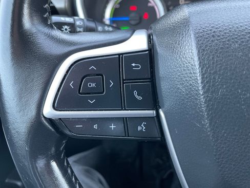 Used 2023 Toyota Highlander XLE AWD/4WD image 27