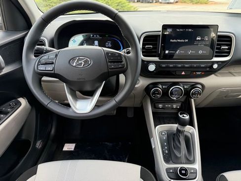 New 2026 Hyundai Venue SEL image 18
