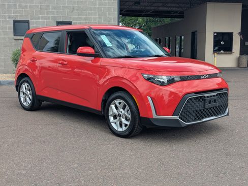 Certified 2025 Kia Soul LX w/ LX Technology Package FWD image 33