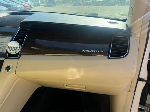 Used 2017 Ford Taurus Limited FWD image 28