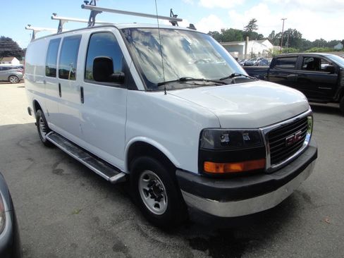 Used 2022 GMC Savana 2500 w/ Driver Convenience Package RWD image 3