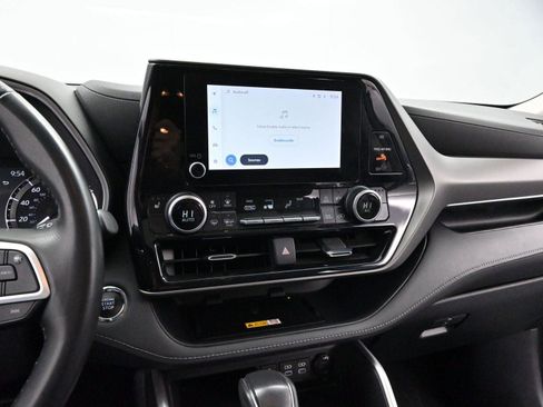 Used 2023 Toyota Highlander XLE image 17