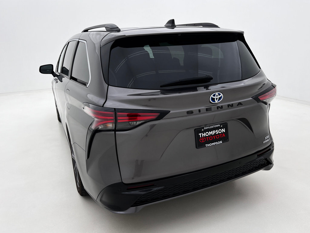 Used 2022 Toyota Sienna XSE w/ XSE Plus Package FWD image 8