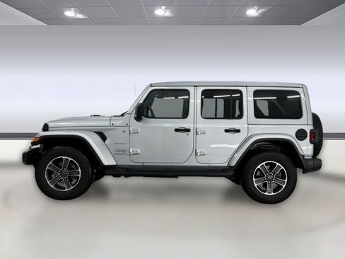 Used 2023 Jeep Wrangler Unlimited Sahara w/ Cold Weather Group AWD/4WD image 2