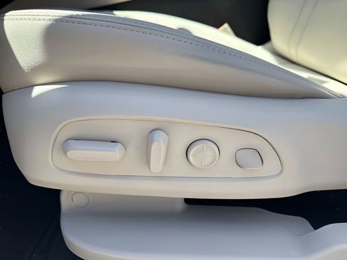 Used 2023 Buick Enclave Premium w/ Experience Buick Package FWD image 11