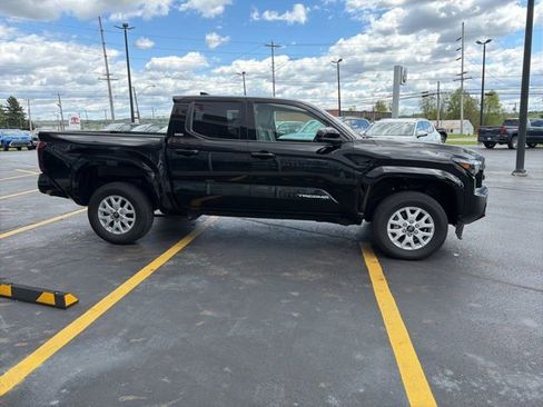 Used 2025 Toyota Tacoma SR5 AWD/4WD image 6