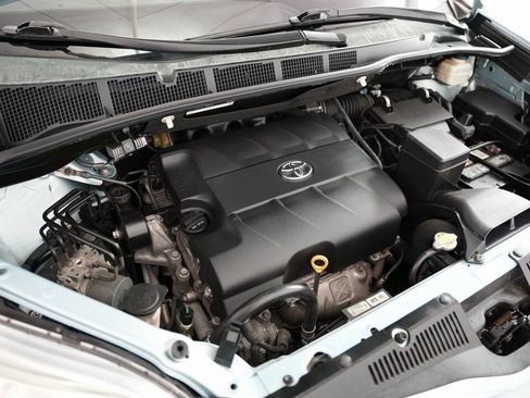 Used 2015 Toyota Sienna LE image 57