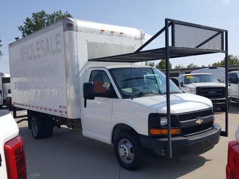 Used 2016 Chevrolet Express 3500 RWD image 5