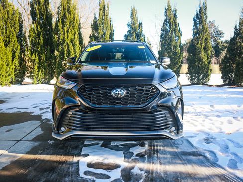 Used 2022 Toyota Highlander XSE image 3