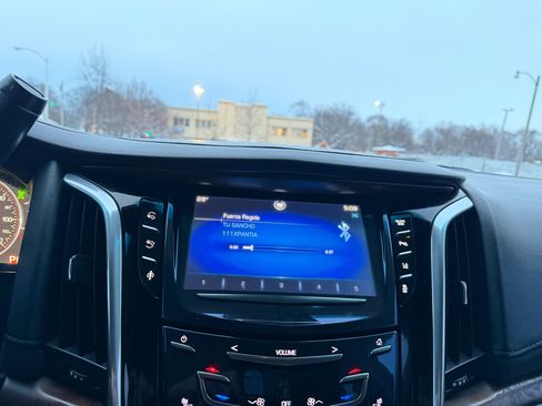 Used 2015 Cadillac Escalade Luxury image 14