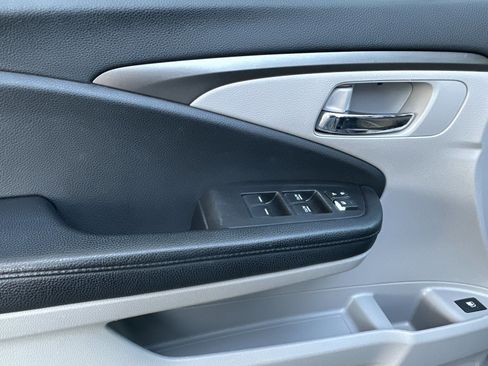 Used 2017 Honda Pilot EX image 11