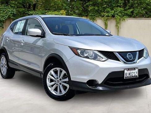 Used 2019 Nissan Rogue Sport S w/ Appearance Package FWD image 1
