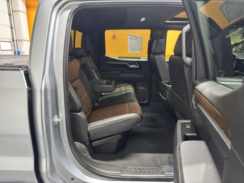 Used 2025 Chevrolet Silverado 1500 High Country w/ High Country Premium Package AWD/4WD image 22