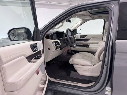 Used 2021 Lincoln Navigator L Reserve w/ Luxury Package AWD/4WD image 13