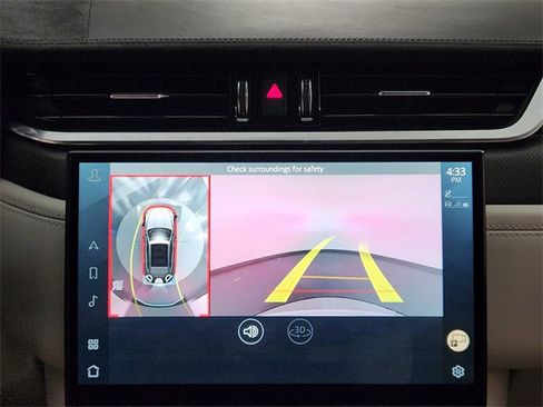 Used 2023 Jaguar F-PACE SVR image 18