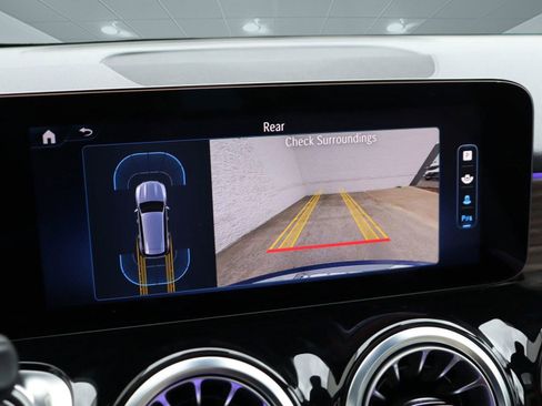 New 2025 Mercedes-Benz GLB 250 image 40