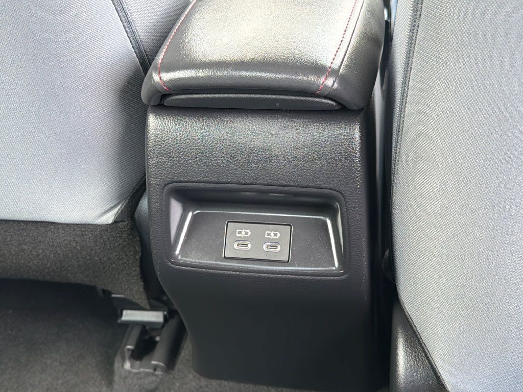 Used 2025 Toyota Corolla SE w/ SE Premium Package FWD image 17