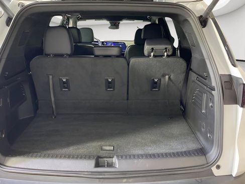Used 2025 Chevrolet Traverse LT FWD image 43