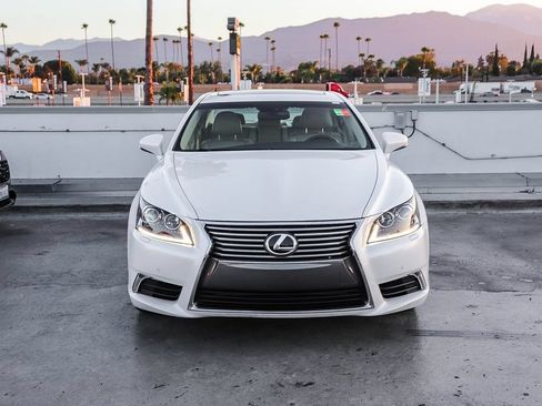 Used 2016 Lexus LS 460 w/ Comfort Package RWD image 3