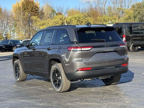 New 2025 Jeep Grand Cherokee Altitude image 13