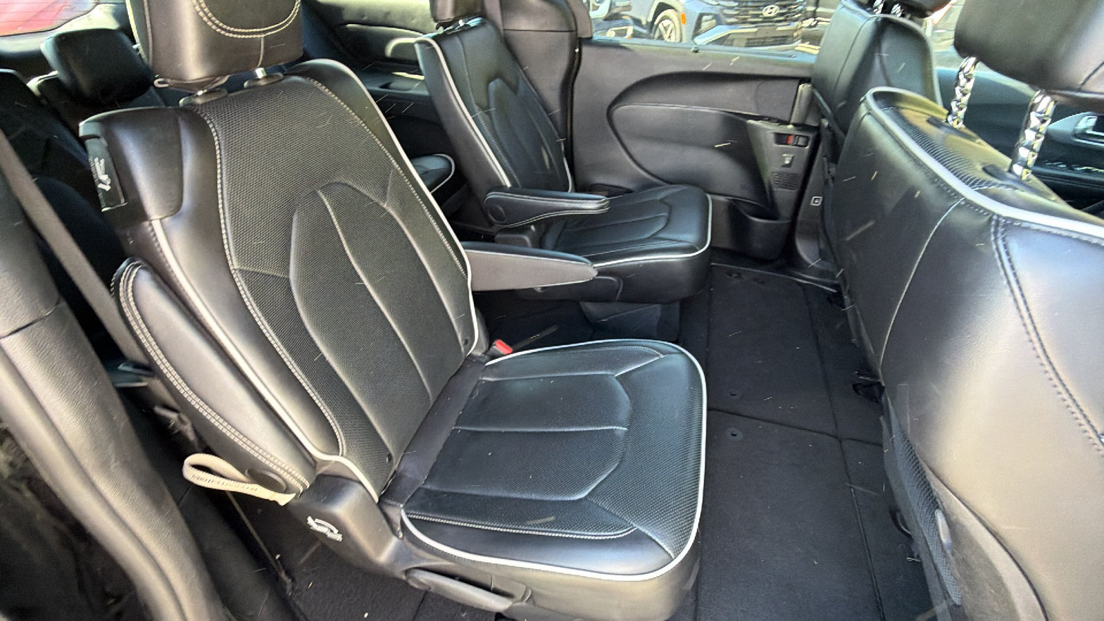 Used 2025 Chrysler Pacifica Limited FWD image 20