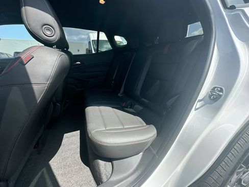 Used 2025 Chevrolet Trax RS FWD image 23