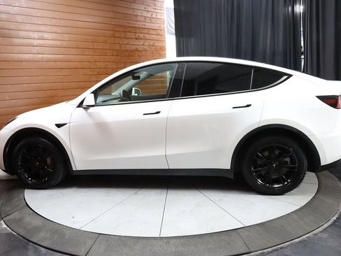 Used 2023 Tesla Model Y Long Range image 22
