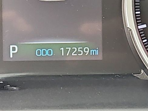 Used 2021 Toyota RAV4 XLE w/ Convenience Package image 21