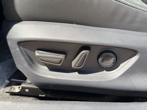 Used 2025 Toyota Camry SE FWD image 22