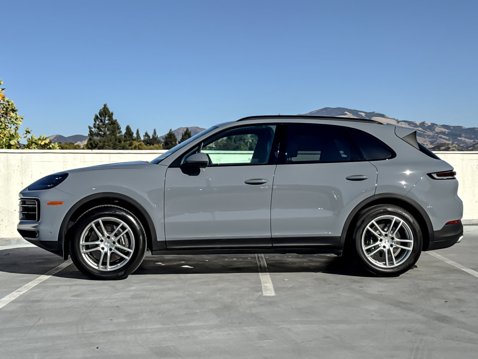 Certified 2026 Porsche Cayenne AWD/4WD image 3